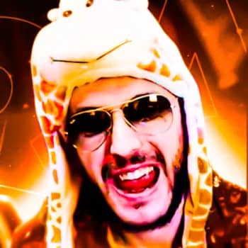 Стример Eskhato