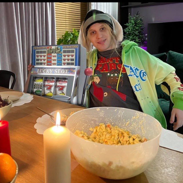 Стример Plohoyparen